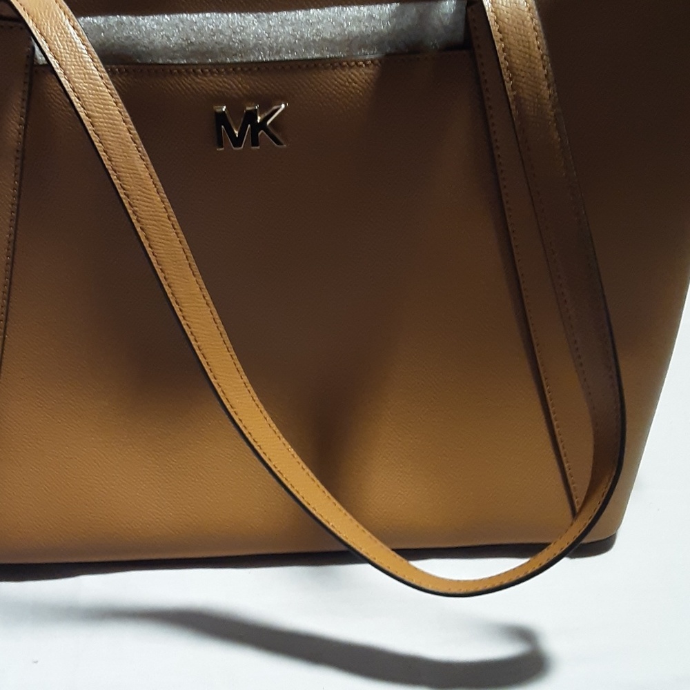 Michael Kors Voyager Leather Tote - Picture 2 of 4